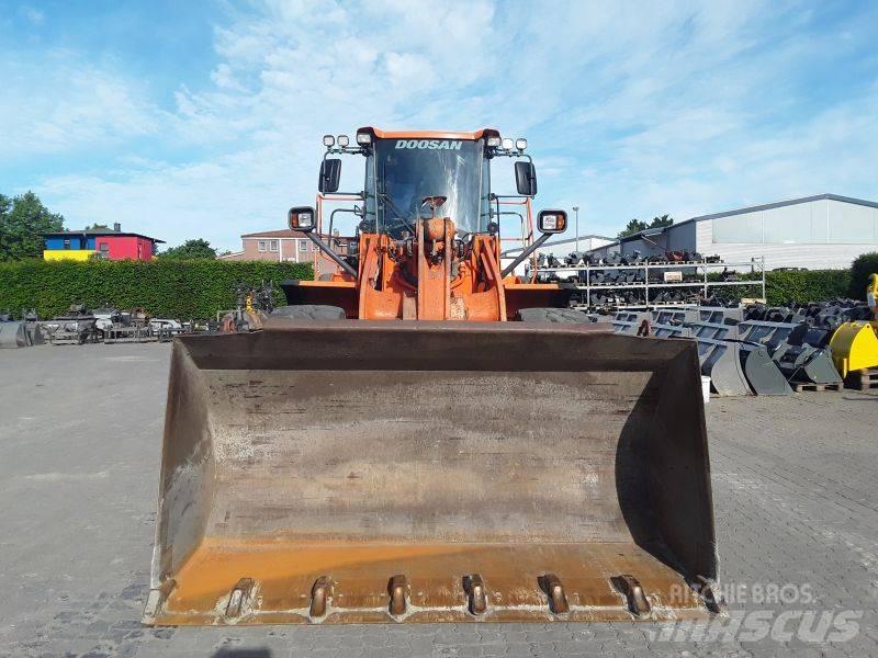 Develon DL350-5 Gumikerekes homlokrakodók