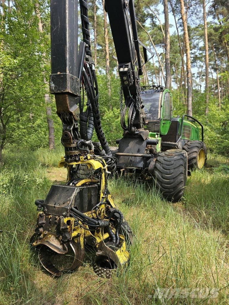 John Deere 1270 E Betakarítók