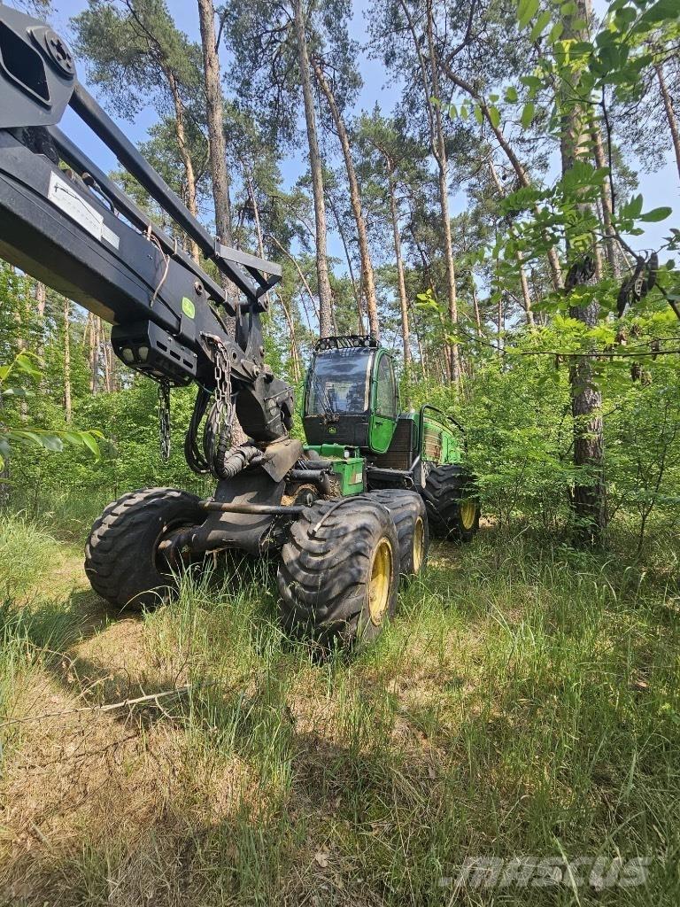 John Deere 1270 E Betakarítók