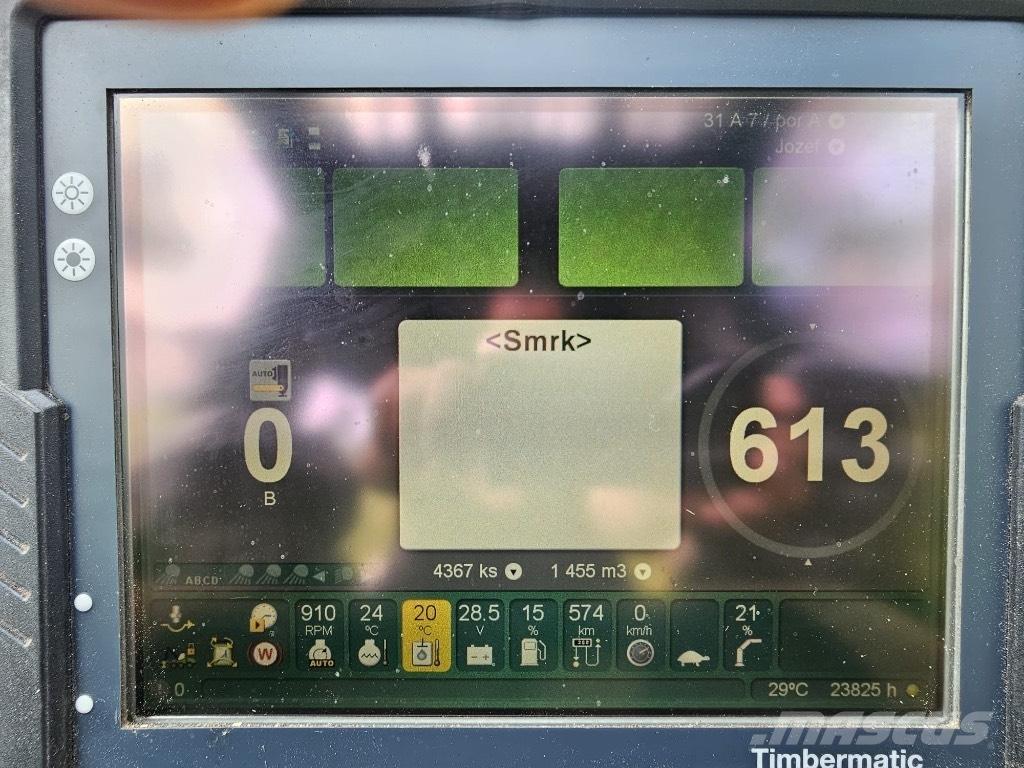 John Deere 1270 E Betakarítók