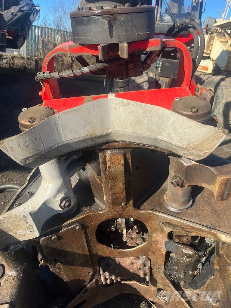 Komatsu 901 TX Betakarítók