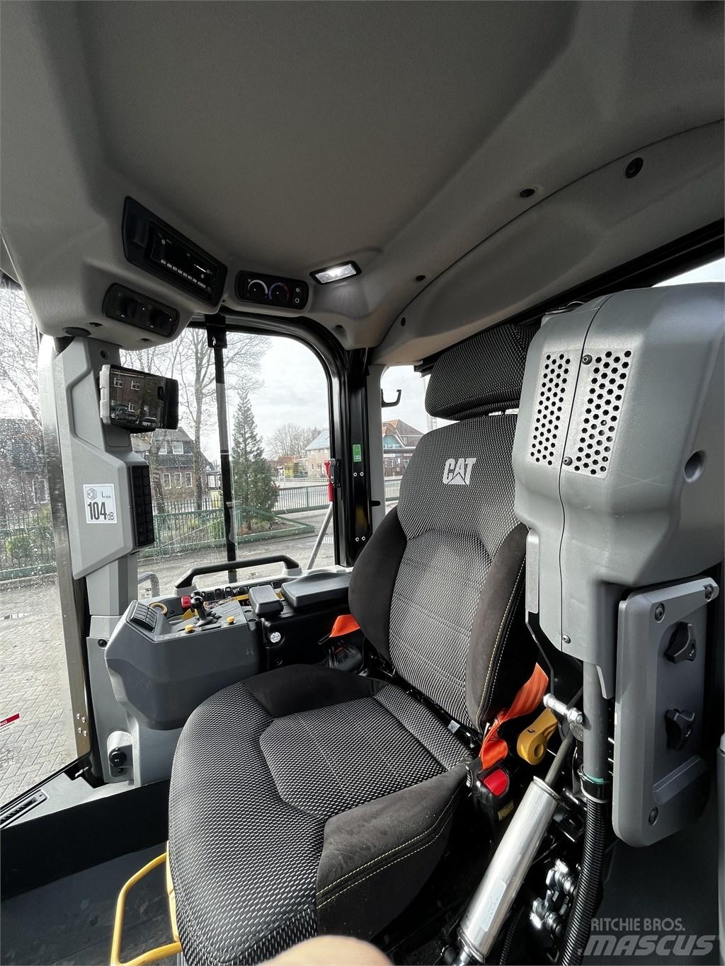 CAT 962 Gumikerekes homlokrakodók