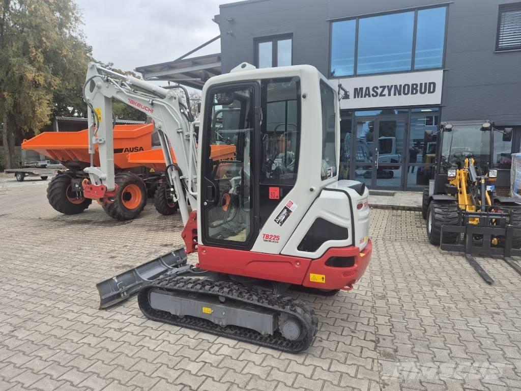 Takeuchi TB225 V0B Mini kotrók < 7t