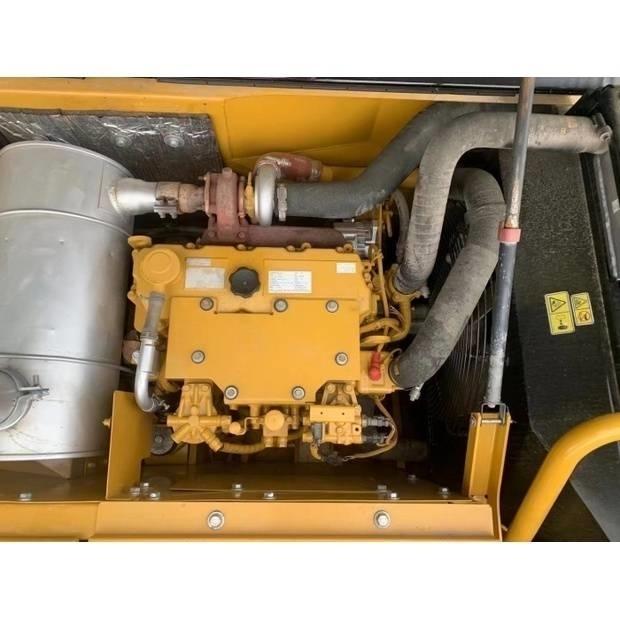 CAT 318d2 Lánctalpas kotrók