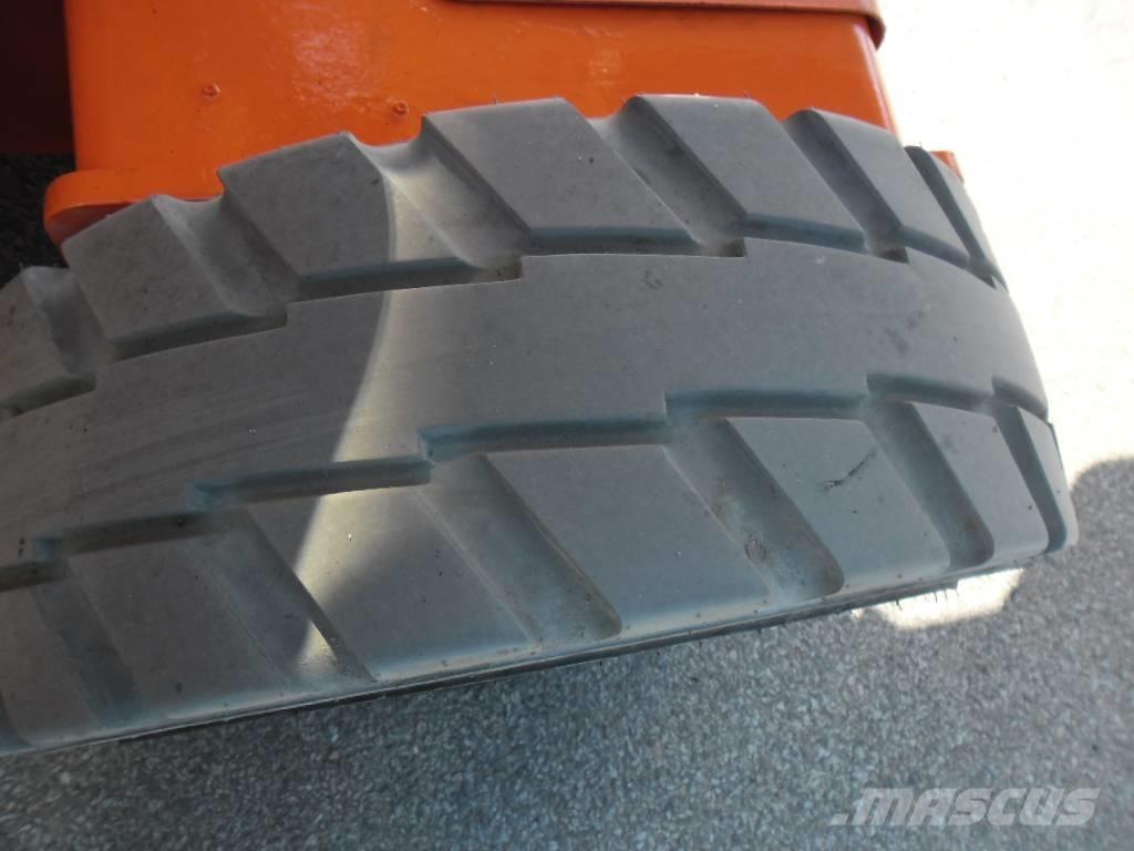 JLG E 450 AJ Karos emelők