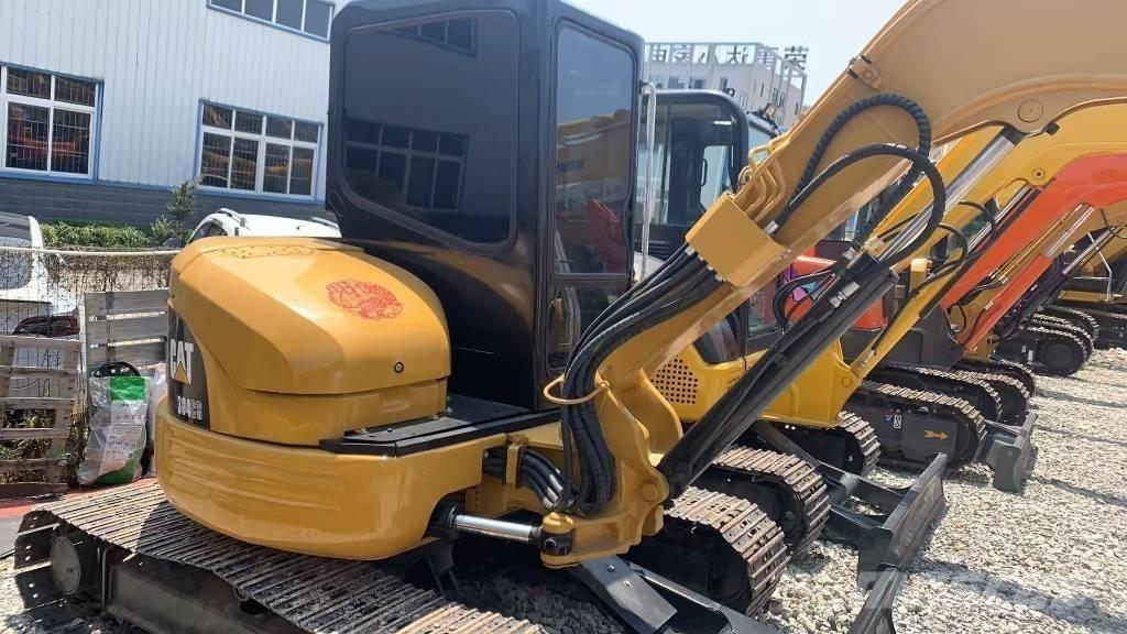 CAT 304 CR Mini kotrók < 7t