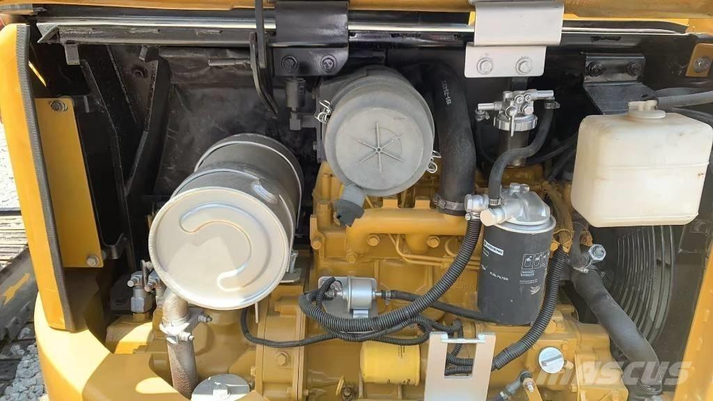 CAT 304 CR Mini kotrók < 7t