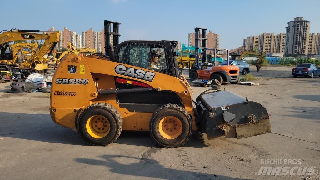 CASE SR 250 Kompaktrakodók