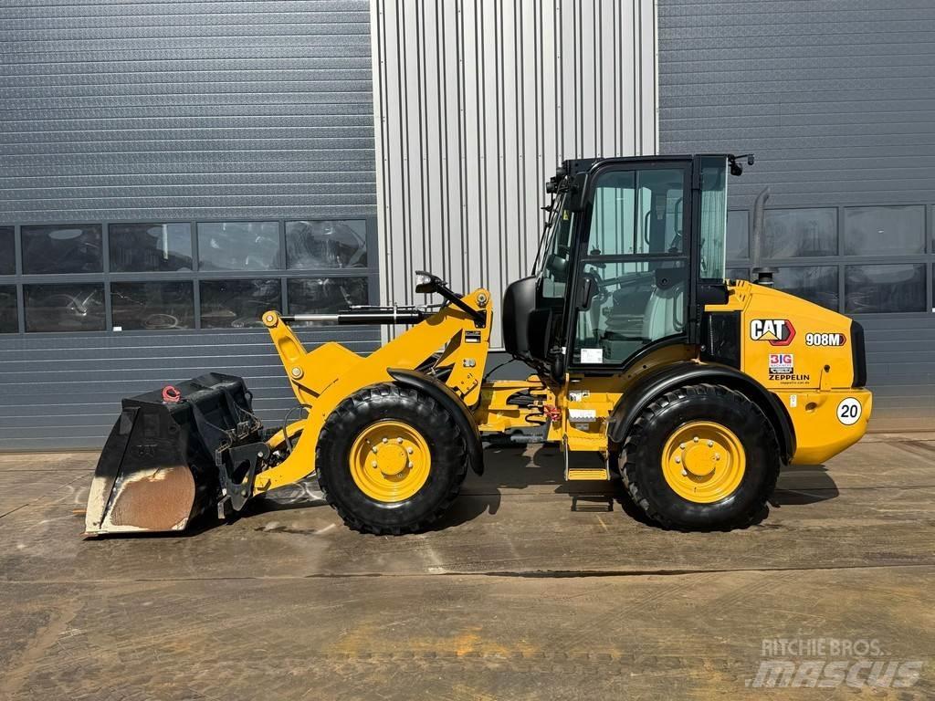 CAT 908M Gumikerekes homlokrakodók