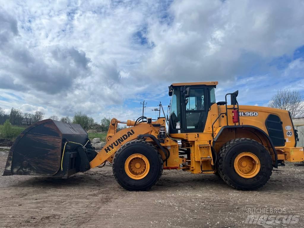 Hyundai HL 960 Gumikerekes homlokrakodók