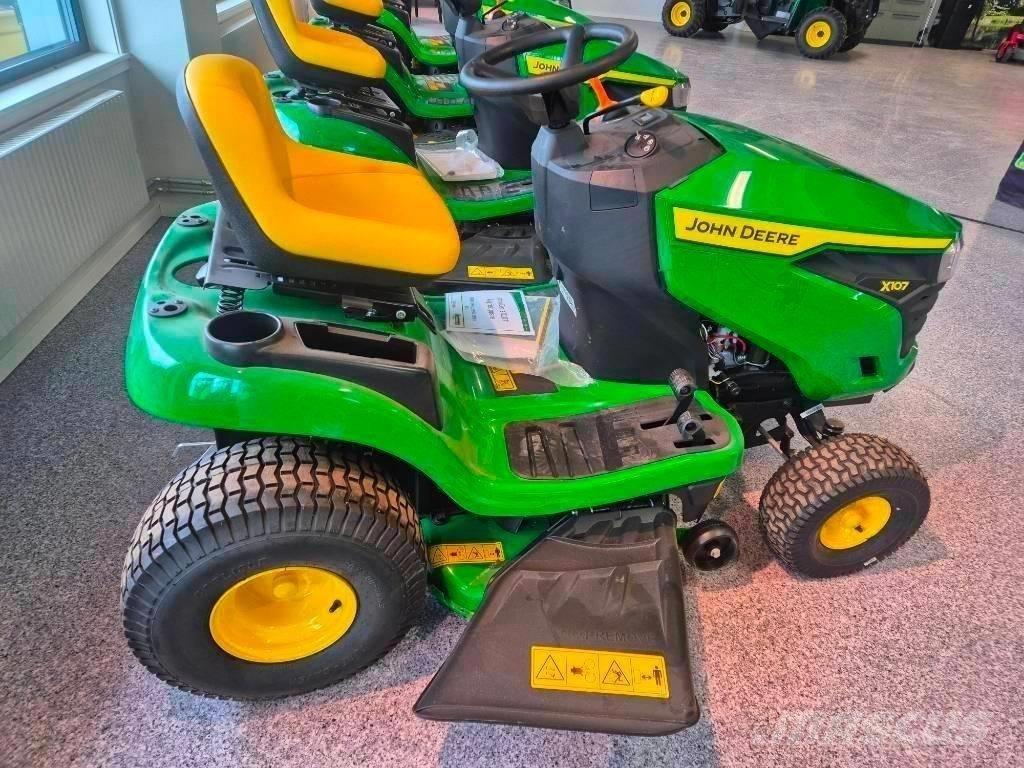 John Deere 107 R Ráülős fűnyírók