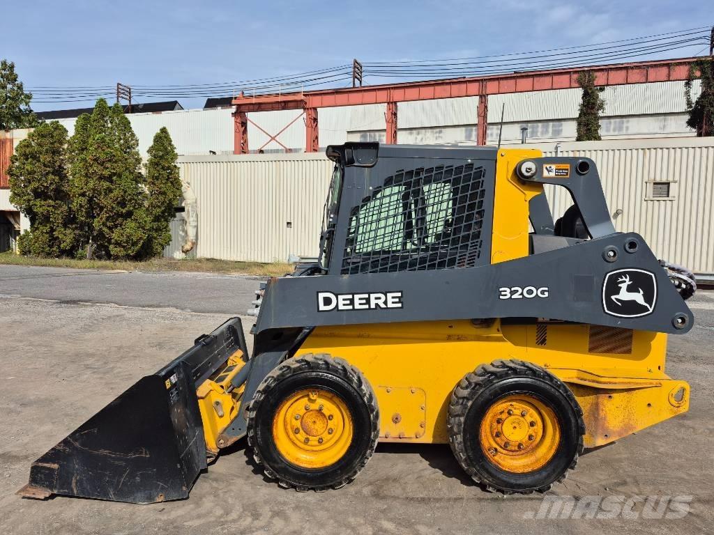 John Deere 320G Kompaktrakodók