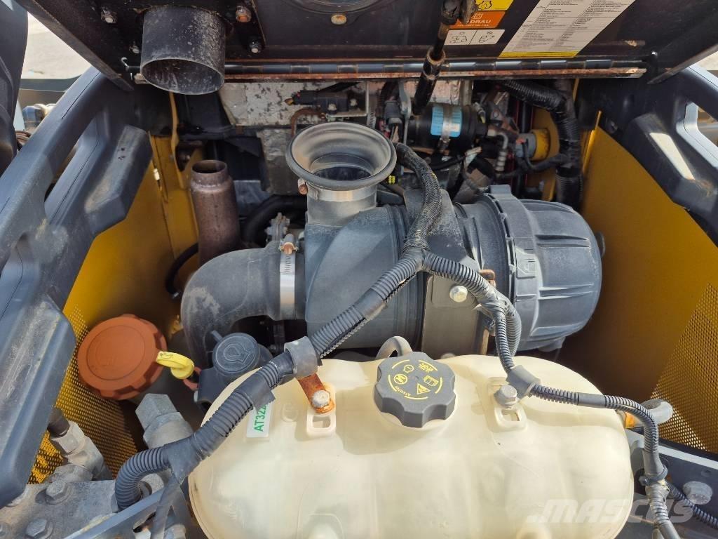 John Deere 320G Kompaktrakodók