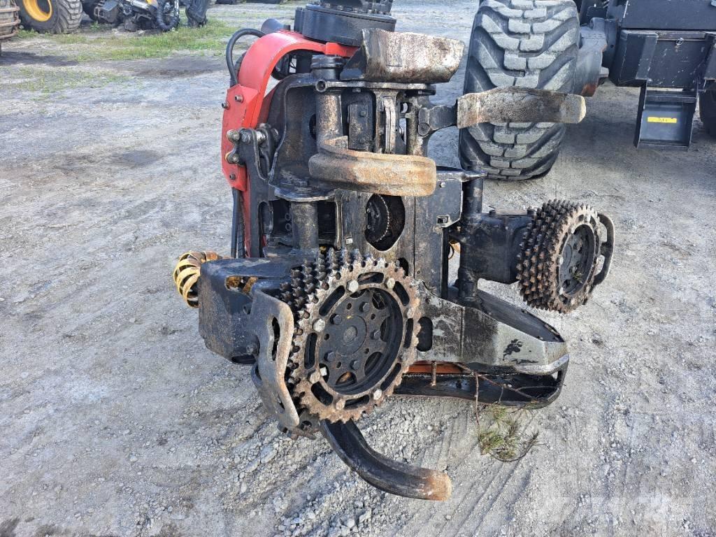 Komatsu 911 Betakarítók