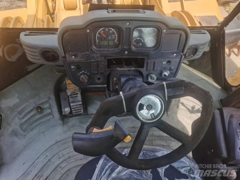 CAT 980 G Gumikerekes homlokrakodók