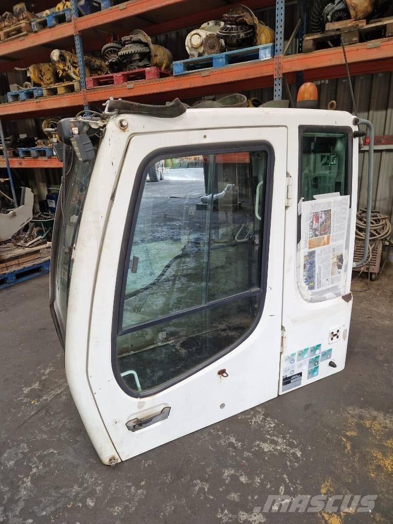 Liebherr A 904 C Vezetőfülke és belső tartozékok