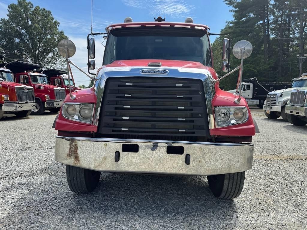 Freightliner 114 SD Billenő teherautók