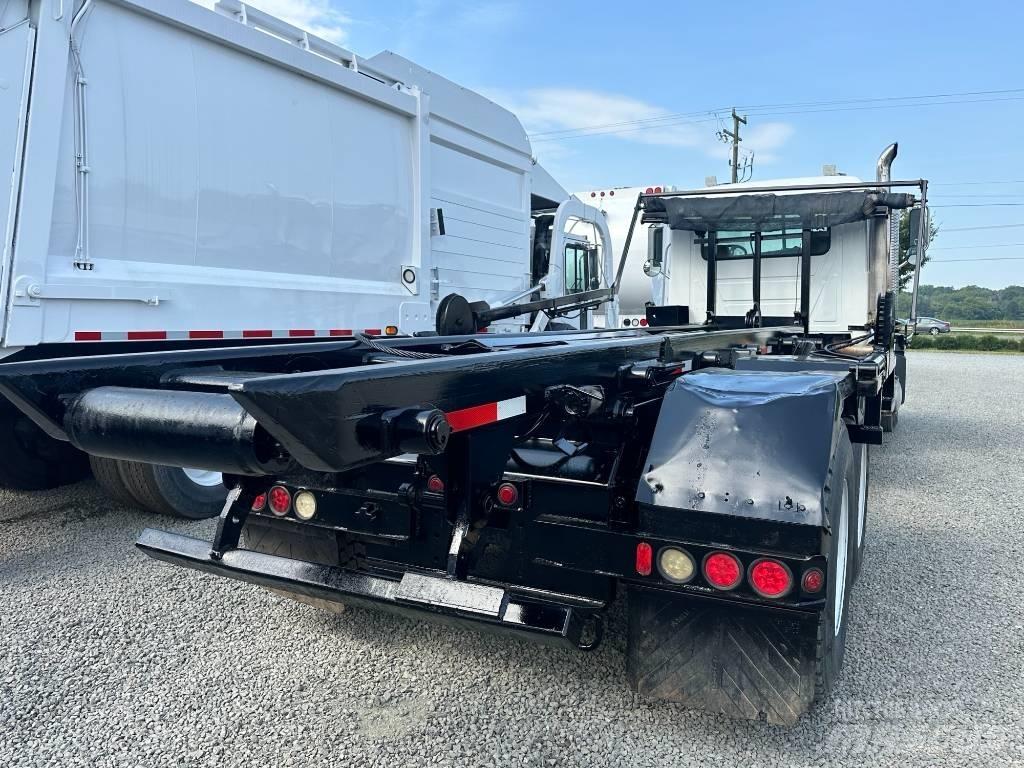 Mack CV 713 Multifunkciós teherautók