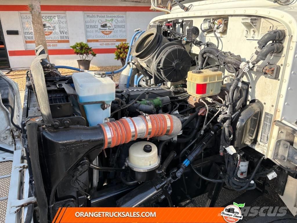 Peterbilt 337 Platós / Ponyvás teherautók