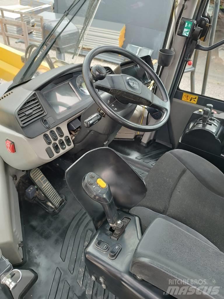 Komatsu WA 500 Gumikerekes homlokrakodók