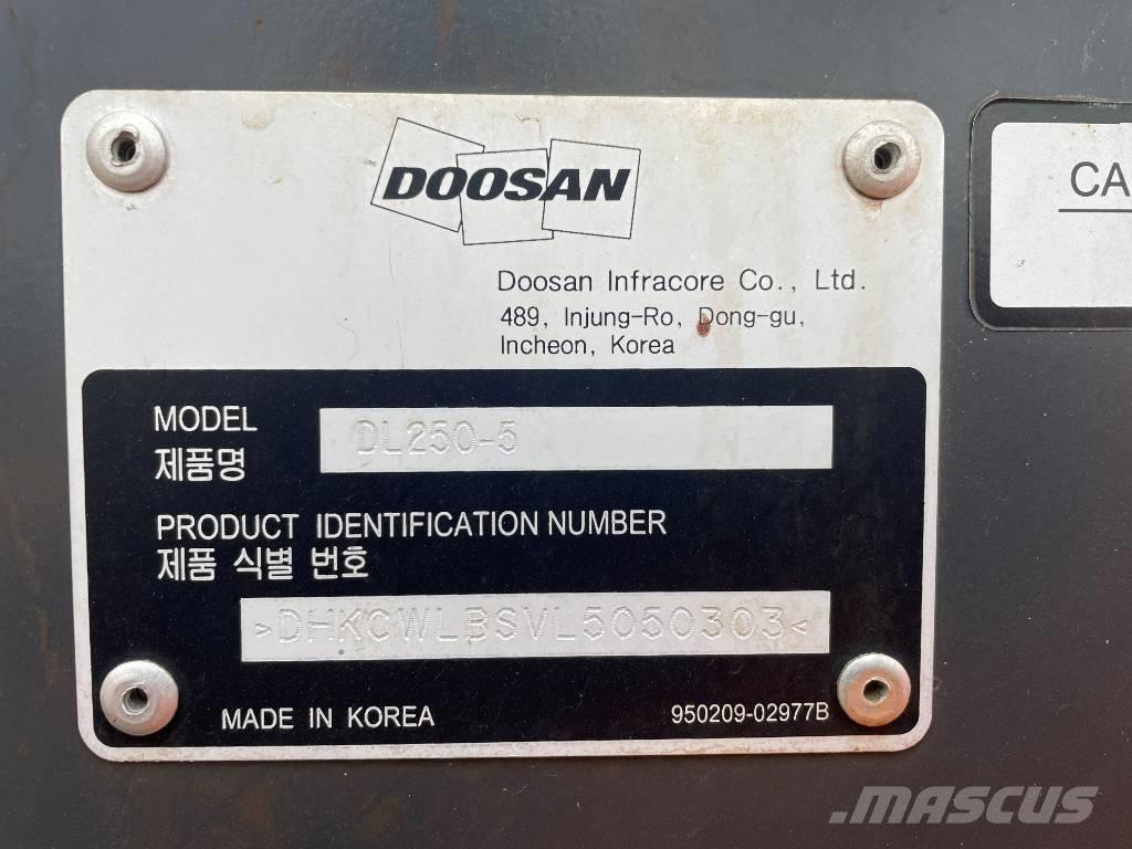 Doosan DL 250 Gumikerekes homlokrakodók
