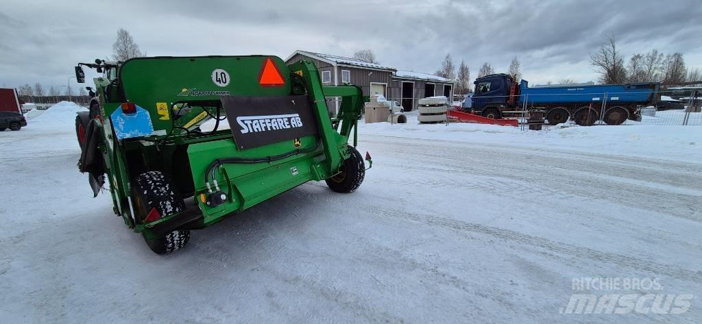 John Deere 835 Öntöző Kaszák