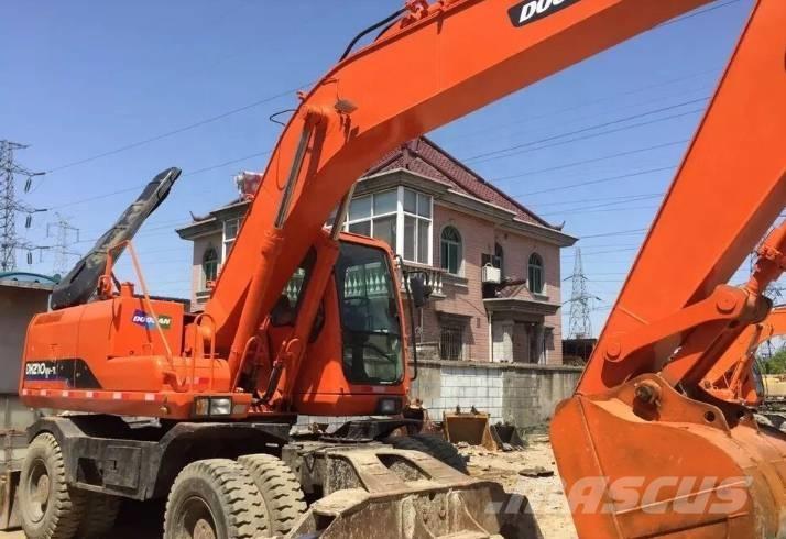 Doosan DH210W Gumikerekes kotrók