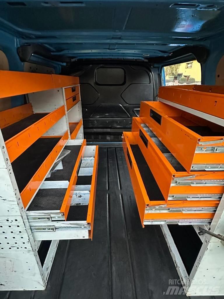 Ford Custom Transporterek