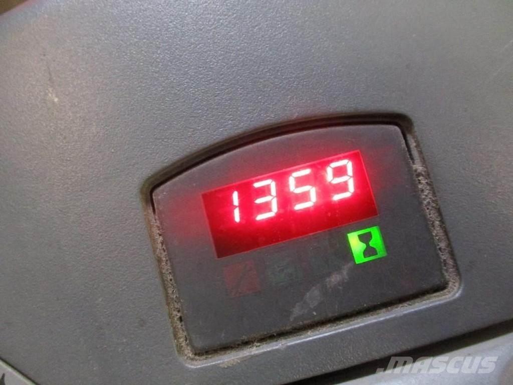 BT LWE 180 Alacsony emelőkocsi