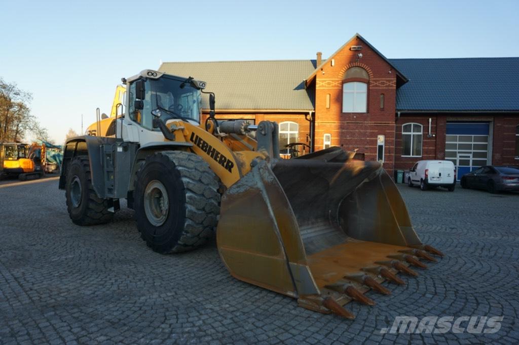 Liebherr 586 xpower Gumikerekes homlokrakodók
