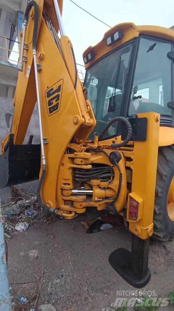 JCB 3 CX Gumikerekes homlokrakodók