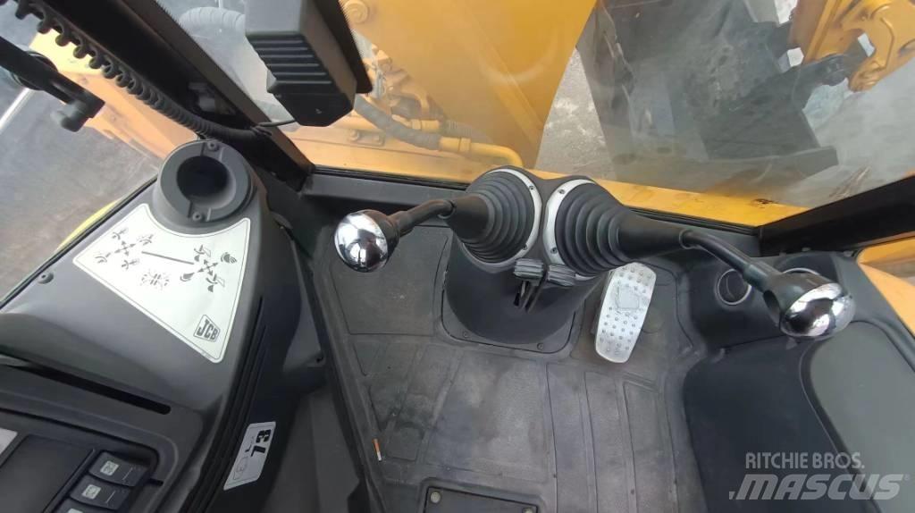 JCB 3 CX Gumikerekes homlokrakodók