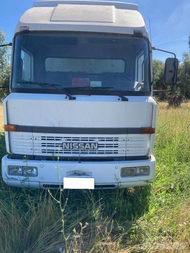 Nissan CAMPER L70 Lakóautó és lakókocsi
