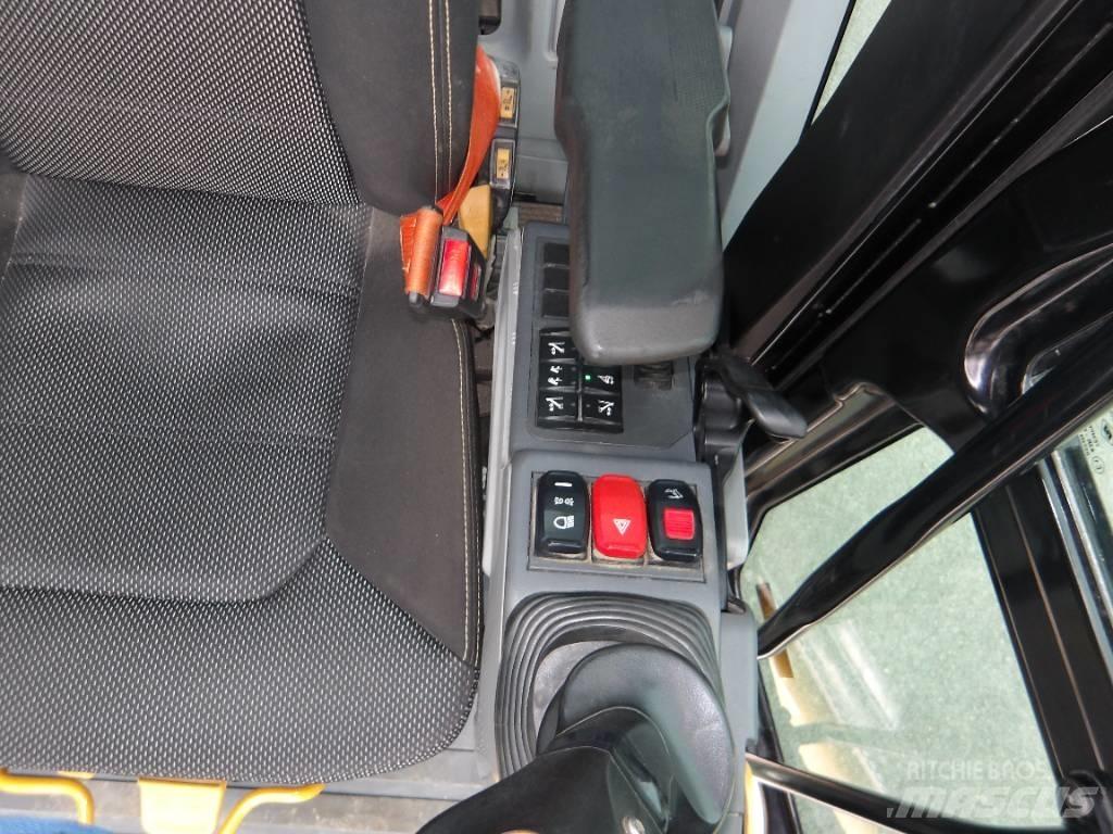 CAT M 318 Gumikerekes kotrók