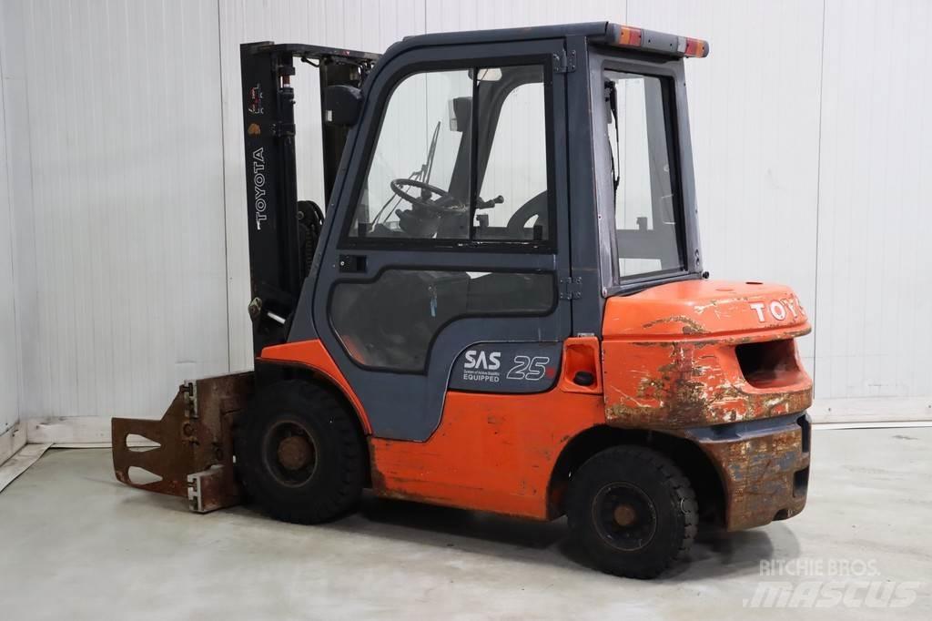 Toyota 62-7FDF25 Dízel targoncák