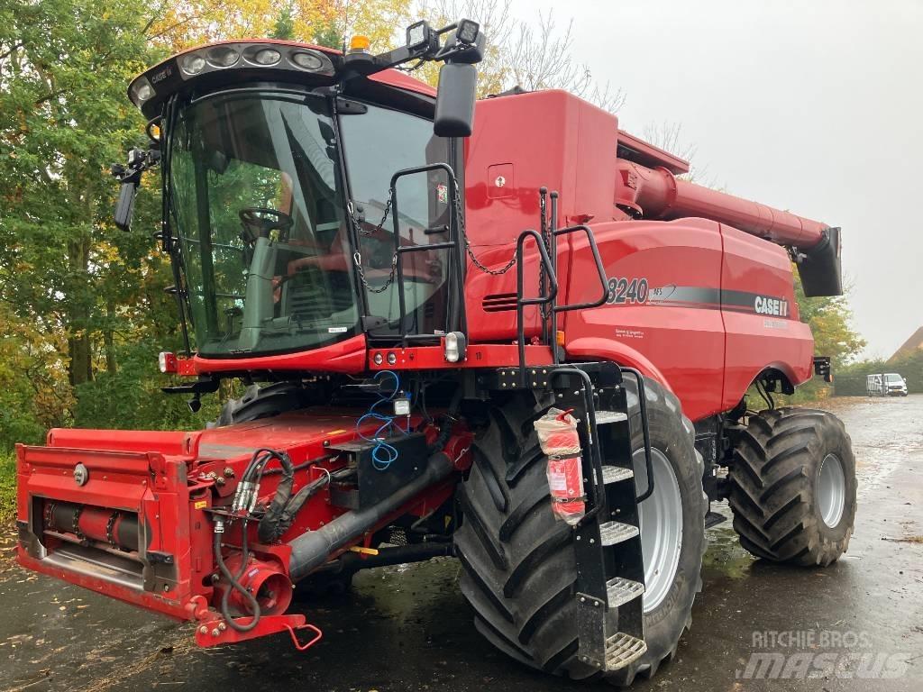 Case IH Axial 8240 Kombájnok