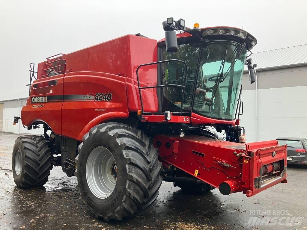 Case IH Axial 8240 Kombájnok