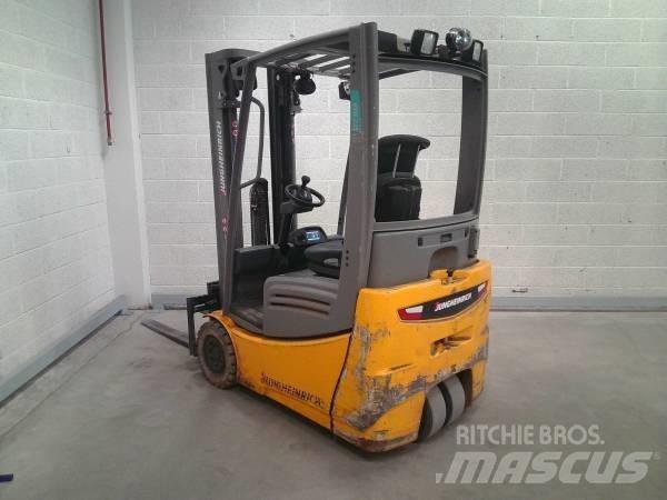 Jungheinrich EFG 215 Elektromos targoncák