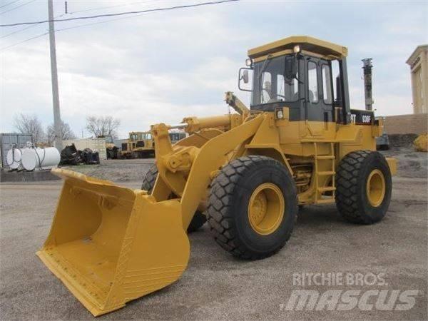 CAT 936 F Gumikerekes homlokrakodók
