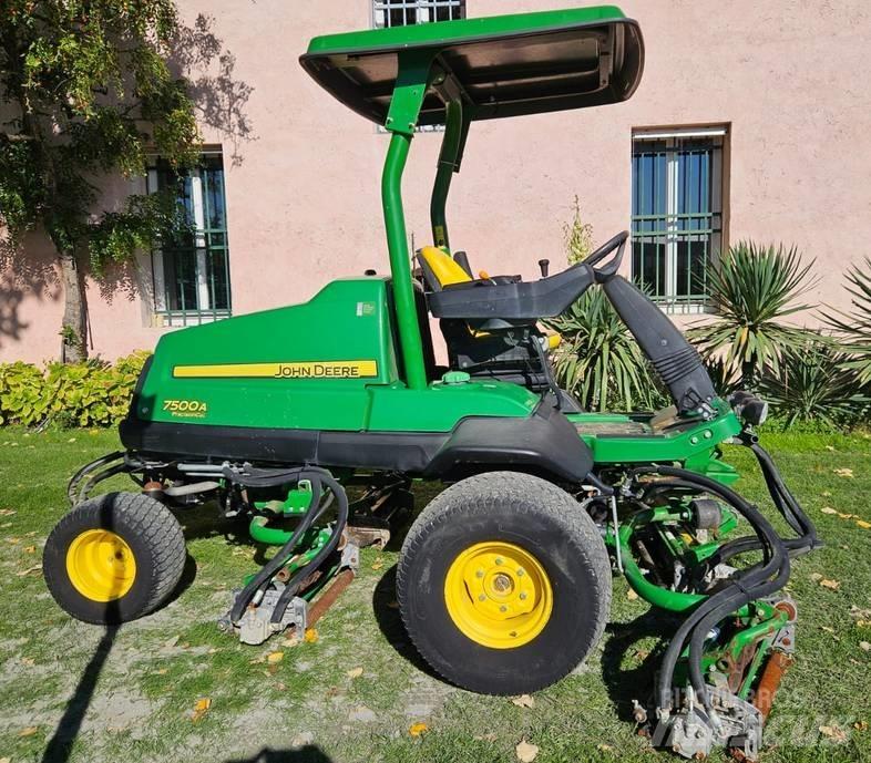 John Deere 7500 A Golfpálya fűnyírók