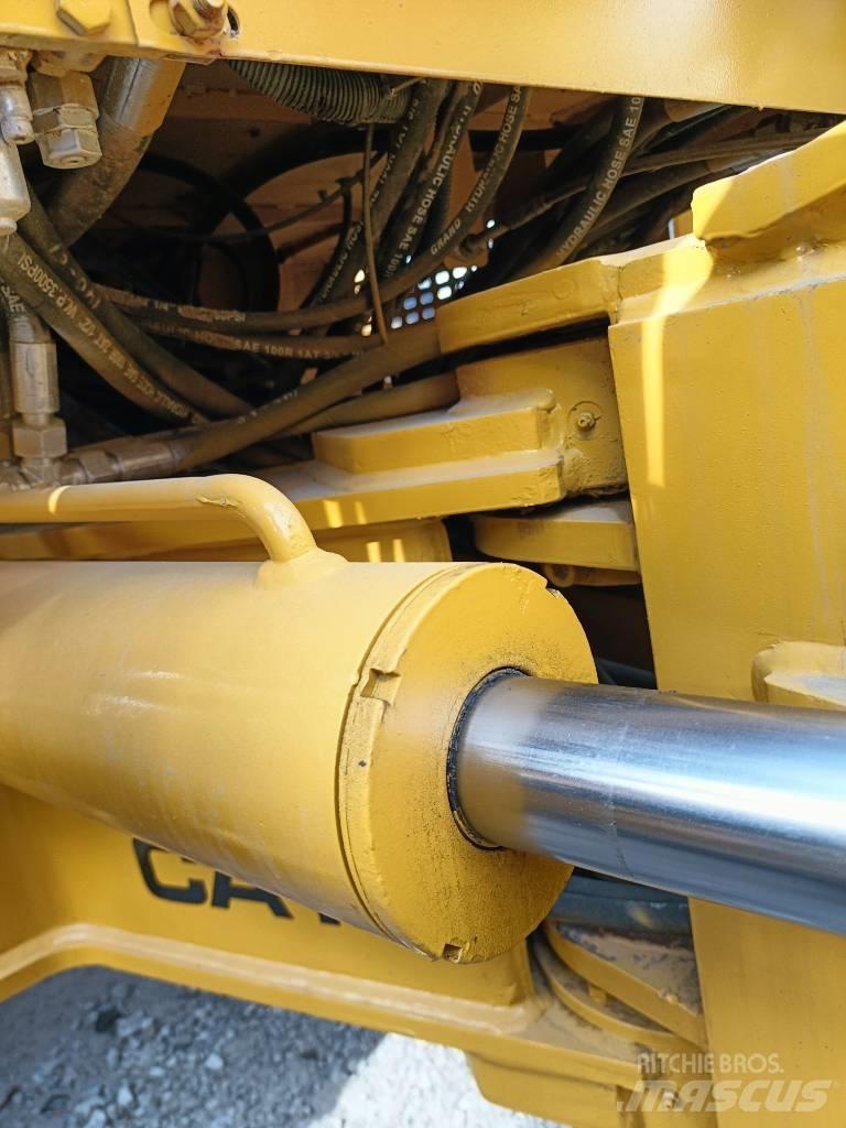 CAT 140K Gréderek