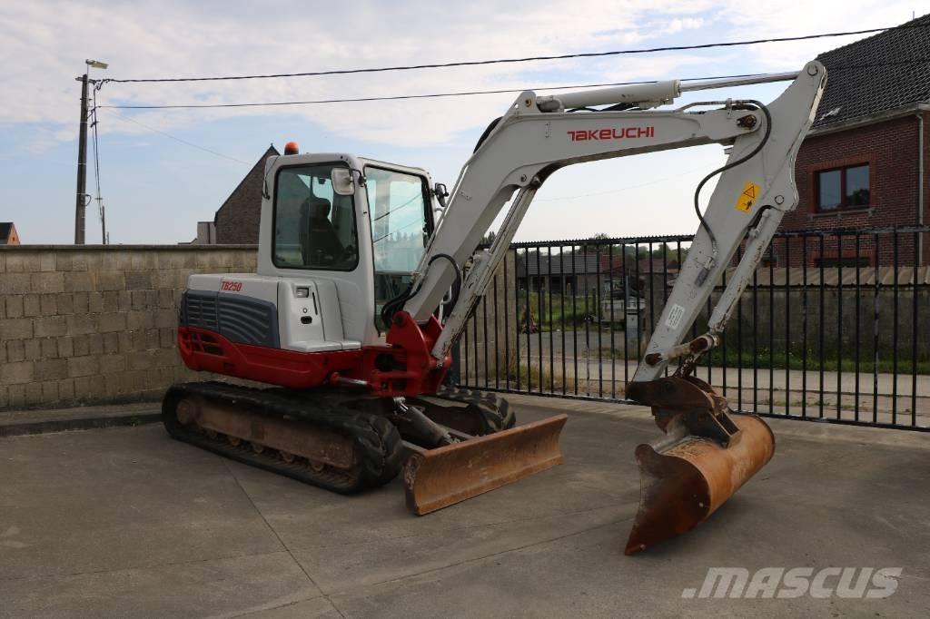 Takeuchi TB 250 Mini kotrók < 7t