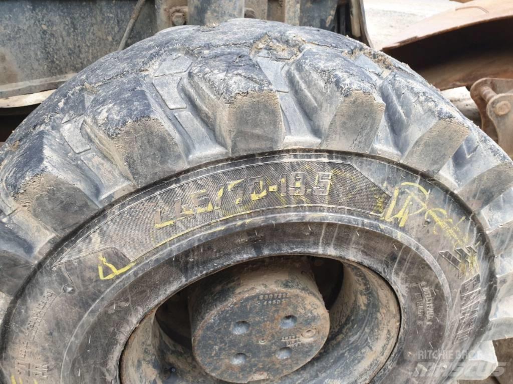Komatsu PW180-7 Gumikerekes kotrók