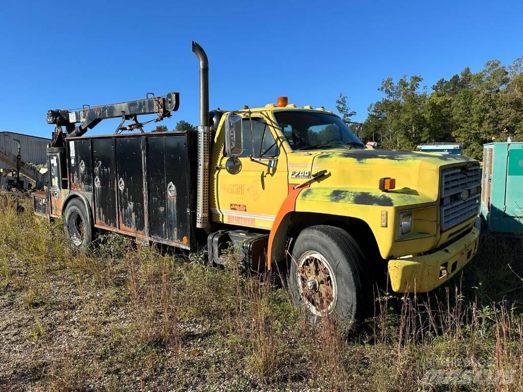 Ford F700 Közúti karbantartó haszongépek