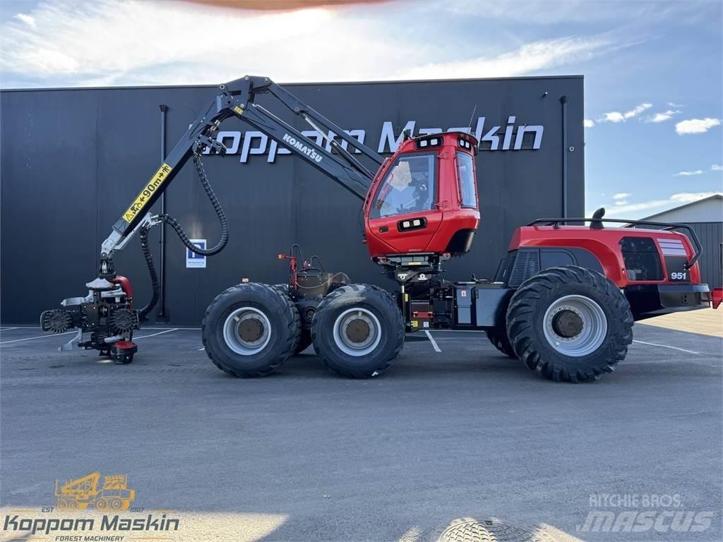 Komatsu 951 Betakarítók