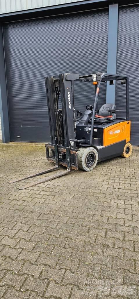 Doosan B 25 X-7 Elektromos targoncák