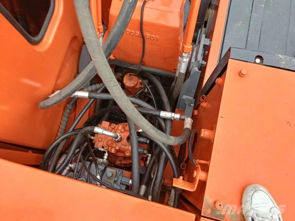 Doosan 150 W Gumikerekes kotrók
