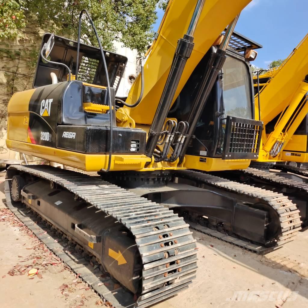 CAT 320D2 Lánctalpas kotrók