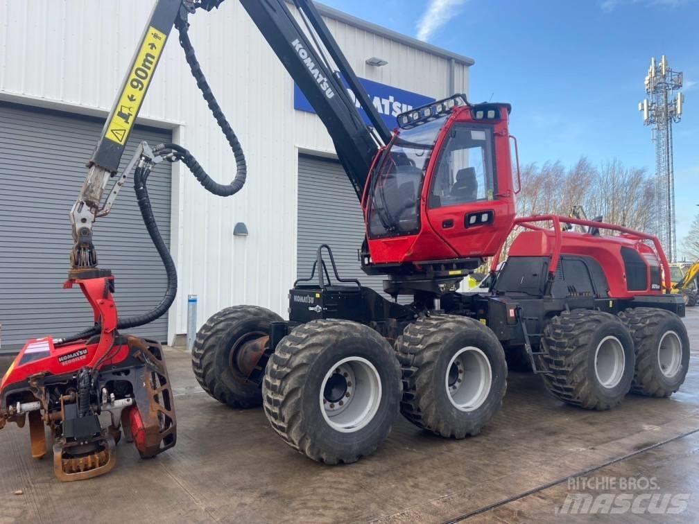 Komatsu 931XC Betakarítók
