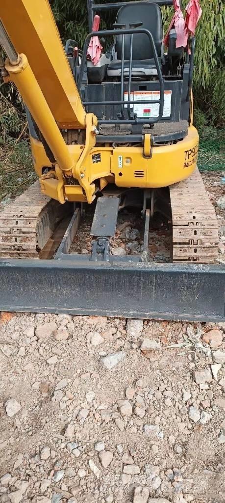 Komatsu PC35 Mini kotrók < 7t